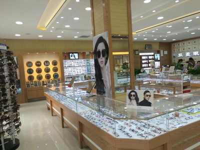 想要吸引客戶?眼鏡店你要這樣“玩”商品!